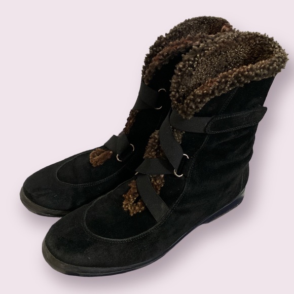 Stuart Weitzman Genuine Shearling Black Suede Velcro Boots - Picture 2 of 8